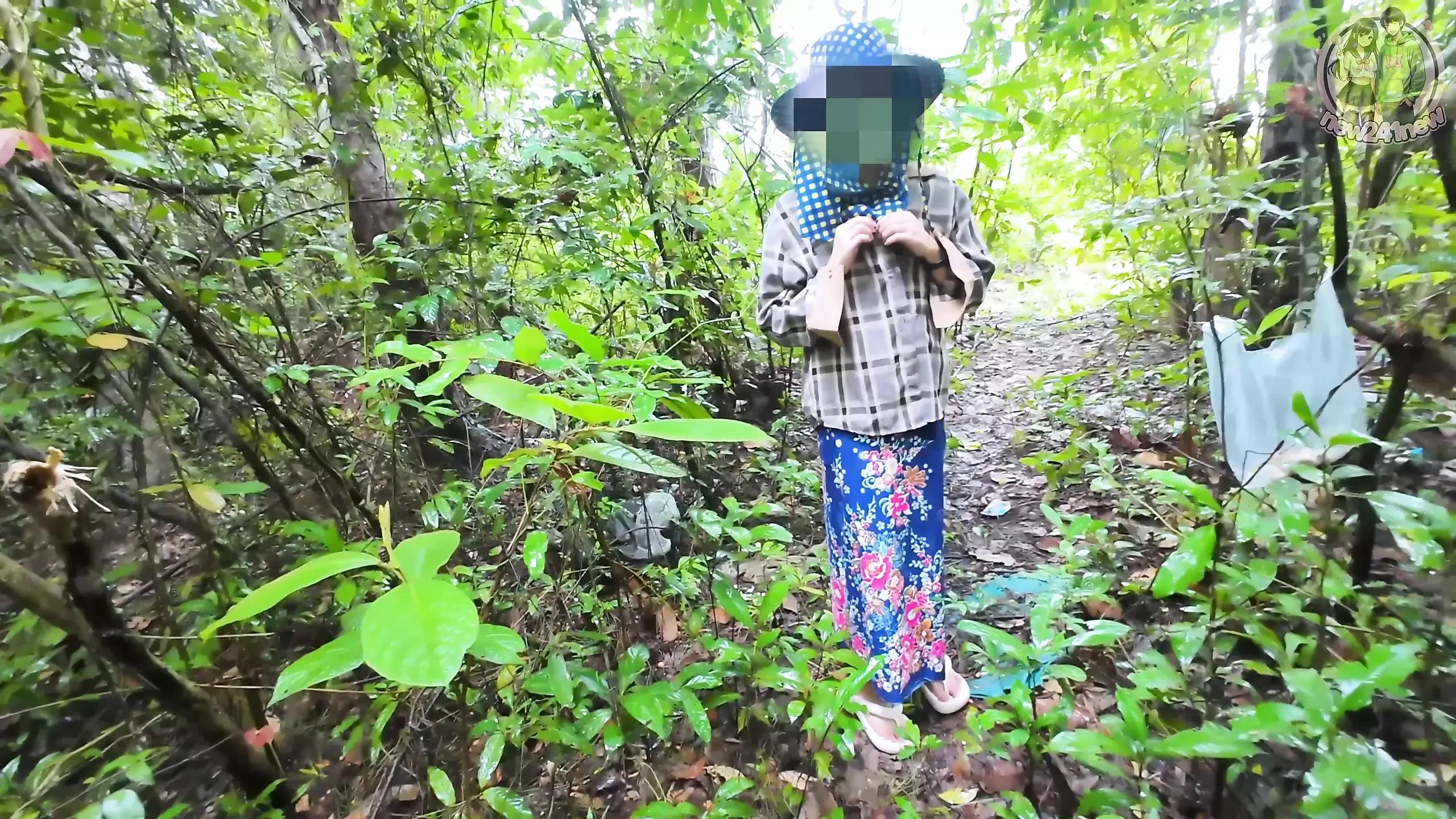 Thai girls walking in the forest stop by to each other. Before picking mushrooms Thai Audio4K