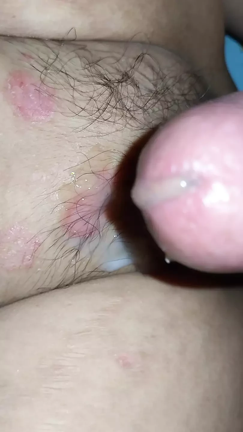 Big pussy with a lot of water flowing with hair